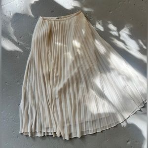 Aritiza Babaton Pleated Skirt